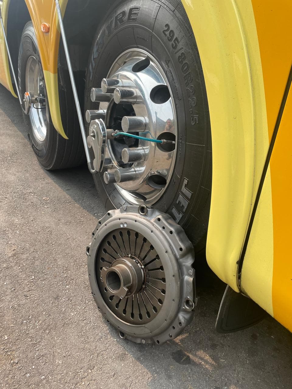 Equipe especializada da Dexter realizando o serviço de remanufatura