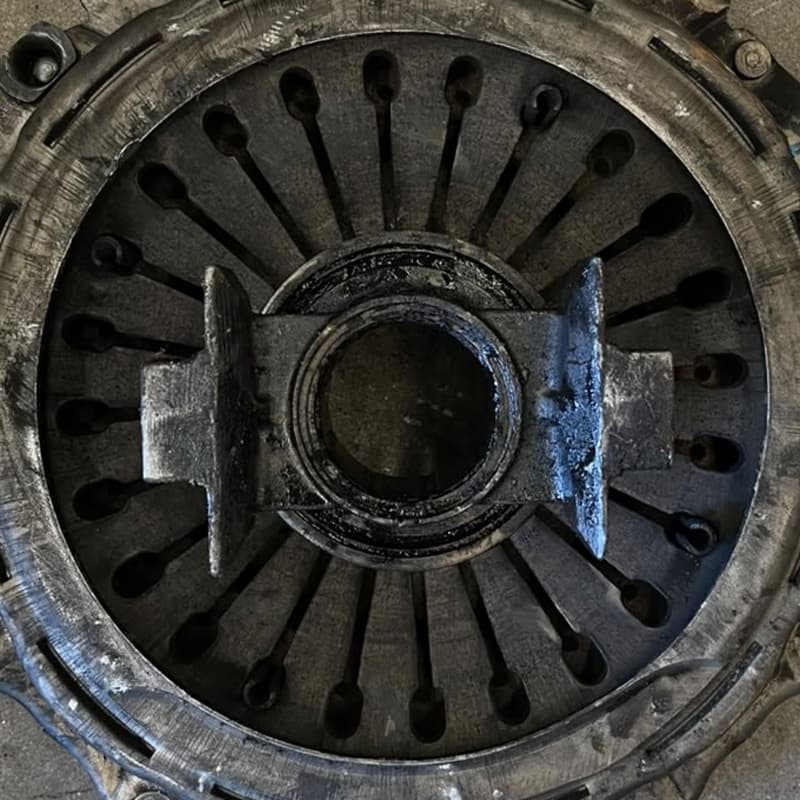 Platô de embreagem antes da remanufatura — peça usada e desgastada
